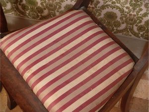 Coppia di sedie in noce  - Asta Un'antica dimora marchigiana: Arredi antichi e Arte contemporanea - Associazione Nazionale - Case d'Asta italiane