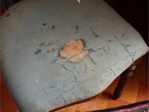 Coppia di sedie in noce  - Asta Un'antica dimora marchigiana: Arredi antichi e Arte contemporanea - Associazione Nazionale - Case d'Asta italiane