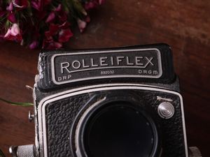 Macchina fotografia medio formato biottica, Rolleiflex  - Asta Un'antica dimora marchigiana: Arredi antichi e Arte contemporanea - Associazione Nazionale - Case d'Asta italiane