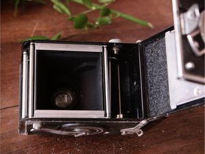 Macchina fotografia medio formato biottica, Rolleiflex  - Asta Un'antica dimora marchigiana: Arredi antichi e Arte contemporanea - Associazione Nazionale - Case d'Asta italiane