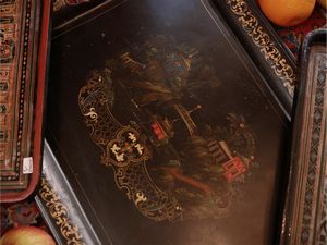 Tre vassoi orientali  - Asta Un'antica dimora marchigiana: Arredi antichi e Arte contemporanea - Associazione Nazionale - Case d'Asta italiane