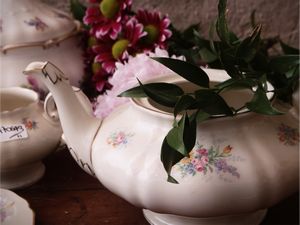 Servizio da t� in porcellana  - Asta Un'antica dimora marchigiana: Arredi antichi e Arte contemporanea - Associazione Nazionale - Case d'Asta italiane