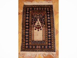 Due tappeti  - Asta Un'antica dimora marchigiana: Arredi antichi e Arte contemporanea - Associazione Nazionale - Case d'Asta italiane