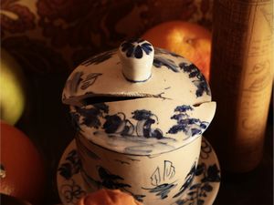 Curiosit esotiche  - Asta Un'antica dimora marchigiana: Arredi antichi e Arte contemporanea - Associazione Nazionale - Case d'Asta italiane