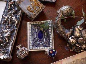 Assortimento di accessori decorativi d'epoca  - Asta Un'antica dimora marchigiana: Arredi antichi e Arte contemporanea - Associazione Nazionale - Case d'Asta italiane