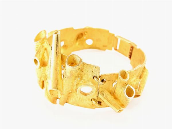 Bracciale a tre piastre in oro giallo Ubert Piacco (1912-1978)  - Asta Orologi e Gioielli - I - Associazione Nazionale - Case d'Asta italiane