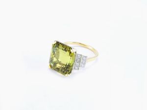 Anello in oro giallo con diamanti e crisoberillo  - Asta Orologi e Gioielli - I - Associazione Nazionale - Case d'Asta italiane