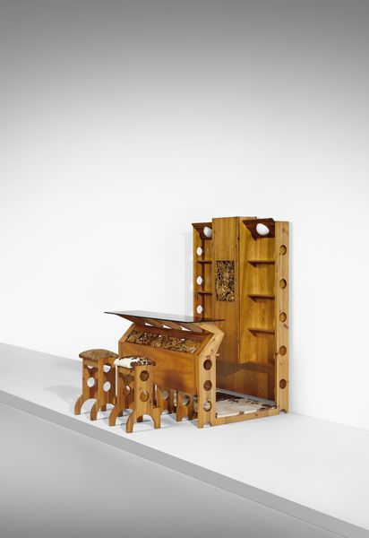 MANIFATTURA ITALIANA : Mobile bar eclettico fantasia unito a due sgabelli  - Asta Asta 523 | DESIGN E ARTI DECORATIVE DEL NOVECENTO Tradizionale - Associazione Nazionale - Case d'Asta italiane