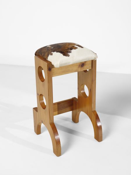 MANIFATTURA ITALIANA : Mobile bar eclettico fantasia unito a due sgabelli  - Asta Asta 523 | DESIGN E ARTI DECORATIVE DEL NOVECENTO Tradizionale - Associazione Nazionale - Case d'Asta italiane