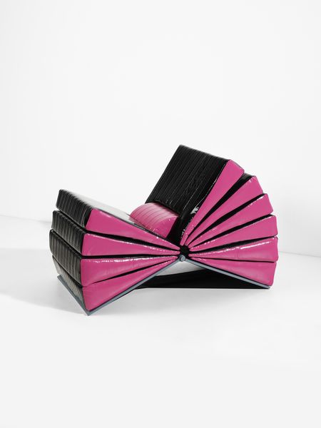 PARESCHI GIANNI (1940 - 2017) : Poltrona mod. Poltrona Libro per Busnelli, Misinto  - Asta Asta 523 | DESIGN E ARTI DECORATIVE DEL NOVECENTO Tradizionale - Associazione Nazionale - Case d'Asta italiane