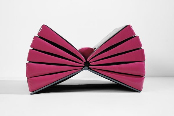 PARESCHI GIANNI (1940 - 2017) : Poltrona mod. Poltrona Libro per Busnelli, Misinto  - Asta Asta 523 | DESIGN E ARTI DECORATIVE DEL NOVECENTO Tradizionale - Associazione Nazionale - Case d'Asta italiane