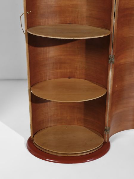 AUTORE IGNOTO : Grande mobile contenitore ad arco  - Asta Asta 523 | DESIGN E ARTI DECORATIVE DEL NOVECENTO Tradizionale - Associazione Nazionale - Case d'Asta italiane