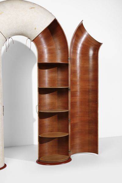 AUTORE IGNOTO : Grande mobile contenitore ad arco  - Asta Asta 523 | DESIGN E ARTI DECORATIVE DEL NOVECENTO Tradizionale - Associazione Nazionale - Case d'Asta italiane