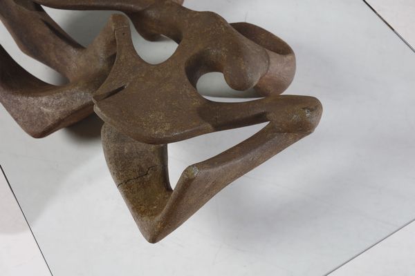 TREVI CLAUDIO (1928 - 1987) : attribuito. Tavolino da salotto con base scultorea  - Asta Asta 523 | DESIGN E ARTI DECORATIVE DEL NOVECENTO Tradizionale - Associazione Nazionale - Case d'Asta italiane