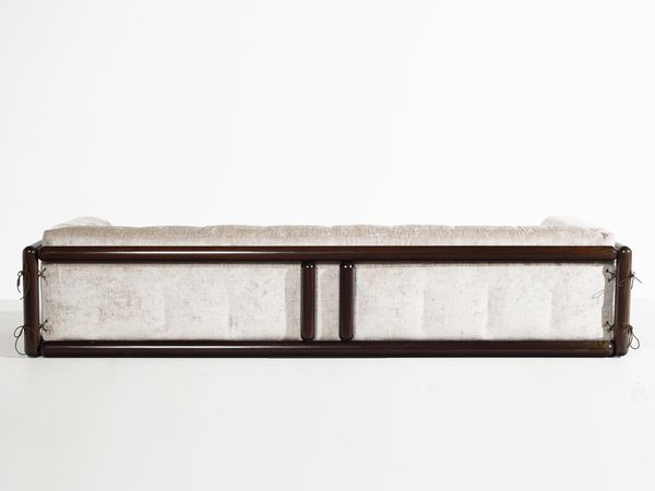 SCARPA CARLO (1906 - 1978) : Divano a tre posti e poltrona mod. Cornaro per Simon, San Lazzaro di Savena  - Asta Asta 523 | DESIGN E ARTI DECORATIVE DEL NOVECENTO Tradizionale - Associazione Nazionale - Case d'Asta italiane