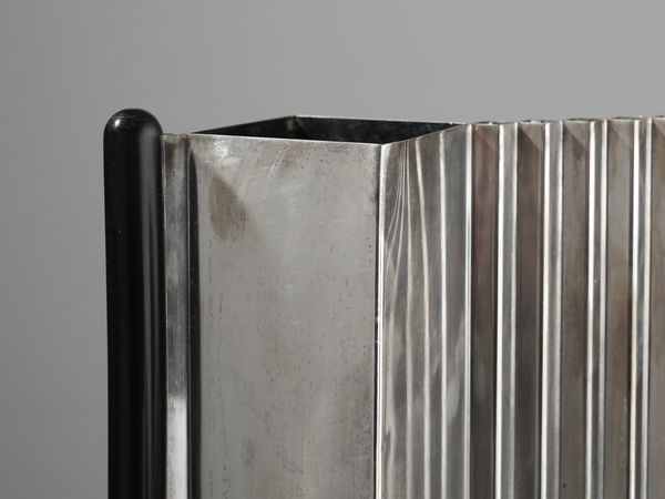 SUPERSTUDIO : Tre vasi della serie Programma D per Argenterie Ricci, Italia  - Asta Asta 523 | DESIGN E ARTI DECORATIVE DEL NOVECENTO Tradizionale - Associazione Nazionale - Case d'Asta italiane