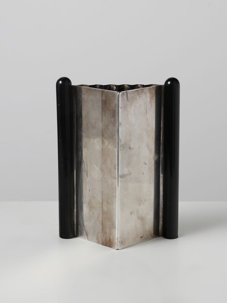 SUPERSTUDIO : Tre vasi della serie Programma D per Argenterie Ricci, Italia  - Asta Asta 523 | DESIGN E ARTI DECORATIVE DEL NOVECENTO Tradizionale - Associazione Nazionale - Case d'Asta italiane