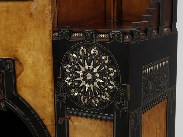 QUARTI EUGENIO (1867 - 1929) : Credenza Neo-Orientalista a due corpi con quattro stipi laterali, parte centrale con vani a giorno, vano a ribalta celante scrittoio e vetrinetta  - Asta Asta 523 | DESIGN E ARTI DECORATIVE DEL NOVECENTO Tradizionale - Associazione Nazionale - Case d'Asta italiane