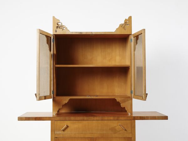 LA PIETRA UGO (n. 1938) : Credenza alta della serie Breccia, esecuzione F.lli Lanza, Cerea (VR)  - Asta Asta 523 | DESIGN E ARTI DECORATIVE DEL NOVECENTO Tradizionale - Associazione Nazionale - Case d'Asta italiane