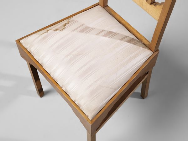 LA PIETRA UGO (n. 1938) : Tavolo e quattro sedie della serie Breccia, esecuzione F.lli Lanza, Cerea (VR)  - Asta Asta 523 | DESIGN E ARTI DECORATIVE DEL NOVECENTO Tradizionale - Associazione Nazionale - Case d'Asta italiane