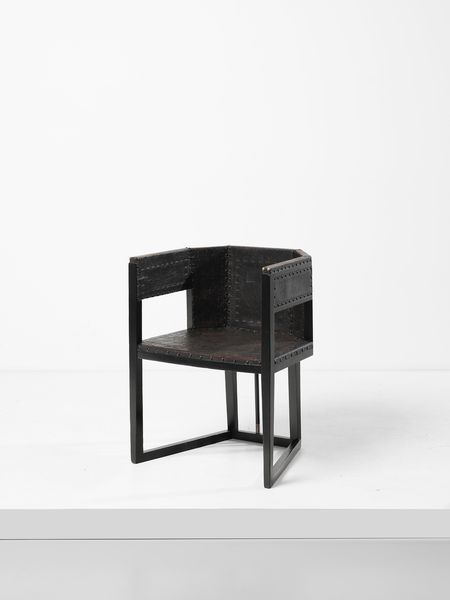 HOFFMANN JOSEF (1870 - 1956) : Poltroncina a pozzetto poligonale  - Asta Asta 523 | DESIGN E ARTI DECORATIVE DEL NOVECENTO Tradizionale - Associazione Nazionale - Case d'Asta italiane