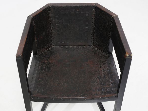 HOFFMANN JOSEF (1870 - 1956) : Poltroncina a pozzetto poligonale  - Asta Asta 523 | DESIGN E ARTI DECORATIVE DEL NOVECENTO Tradizionale - Associazione Nazionale - Case d'Asta italiane