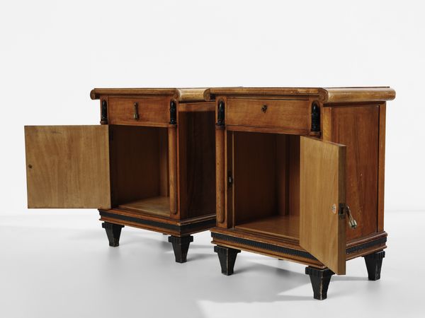 CHINI TITO (1898 - 1947) : attribuito. Com a quattro cassetti e coppia di comodini  - Asta Asta 523 | DESIGN E ARTI DECORATIVE DEL NOVECENTO Tradizionale - Associazione Nazionale - Case d'Asta italiane
