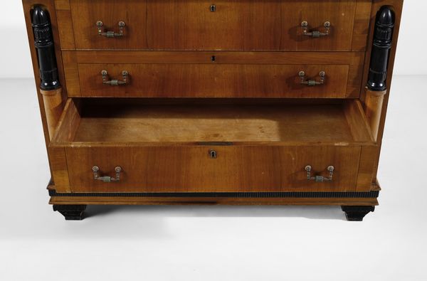 CHINI TITO (1898 - 1947) : attribuito. Com a quattro cassetti e coppia di comodini  - Asta Asta 523 | DESIGN E ARTI DECORATIVE DEL NOVECENTO Tradizionale - Associazione Nazionale - Case d'Asta italiane