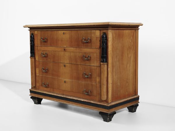 CHINI TITO (1898 - 1947) : attribuito. Com a quattro cassetti e coppia di comodini  - Asta Asta 523 | DESIGN E ARTI DECORATIVE DEL NOVECENTO Tradizionale - Associazione Nazionale - Case d'Asta italiane