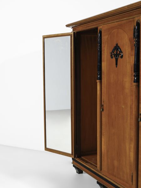 CHINI TITO (1898 - 1947) : attribuito. Armadio a tre ante  - Asta Asta 523 | DESIGN E ARTI DECORATIVE DEL NOVECENTO Tradizionale - Associazione Nazionale - Case d'Asta italiane