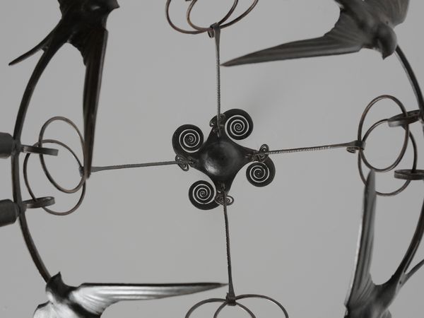 ALBERTO GERARDI (1889 - 1965) : Lampada a sospensione a otto luci con volo di rondini, Roma  - Asta Asta 523 | DESIGN E ARTI DECORATIVE DEL NOVECENTO Tradizionale - Associazione Nazionale - Case d'Asta italiane