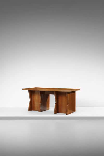 PONTI GIO (1891 - 1979) : Scrivania da centro a tre cassetti e due sportelli  - Asta Asta 523 | DESIGN E ARTI DECORATIVE DEL NOVECENTO Tradizionale - Associazione Nazionale - Case d'Asta italiane