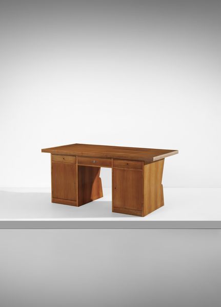 PONTI GIO (1891 - 1979) : Scrivania da centro a tre cassetti e due sportelli  - Asta Asta 523 | DESIGN E ARTI DECORATIVE DEL NOVECENTO Tradizionale - Associazione Nazionale - Case d'Asta italiane