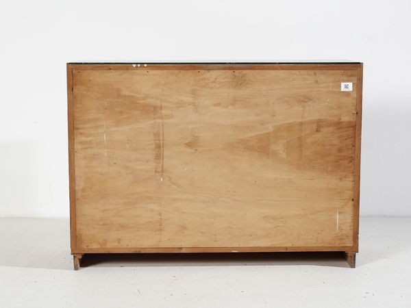 PONTI GIO (1891 - 1979) : Credenza a due ante scorrevoli  - Asta Asta 523 | DESIGN E ARTI DECORATIVE DEL NOVECENTO Tradizionale - Associazione Nazionale - Case d'Asta italiane