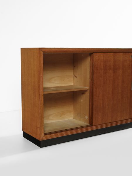 PONTI GIO (1891 - 1979) : Credenza a due ante scorrevoli  - Asta Asta 523 | DESIGN E ARTI DECORATIVE DEL NOVECENTO Tradizionale - Associazione Nazionale - Case d'Asta italiane