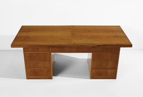 PONTI GIO (1891 - 1979) : Grande scrivania da centro a nove cassetti  - Asta Asta 523 | DESIGN E ARTI DECORATIVE DEL NOVECENTO Tradizionale - Associazione Nazionale - Case d'Asta italiane