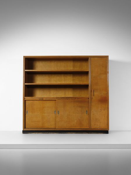 PONTI GIO (1891 - 1979) : Grande mobile da incasso con parte attrezzata con stipo a colonna e parte attrezzata con stipo a doppia anta scorrevole, due pianetti estraibili e tre ripiani a giorno  - Asta Asta 523 | DESIGN E ARTI DECORATIVE DEL NOVECENTO Tradizionale - Associazione Nazionale - Case d'Asta italiane