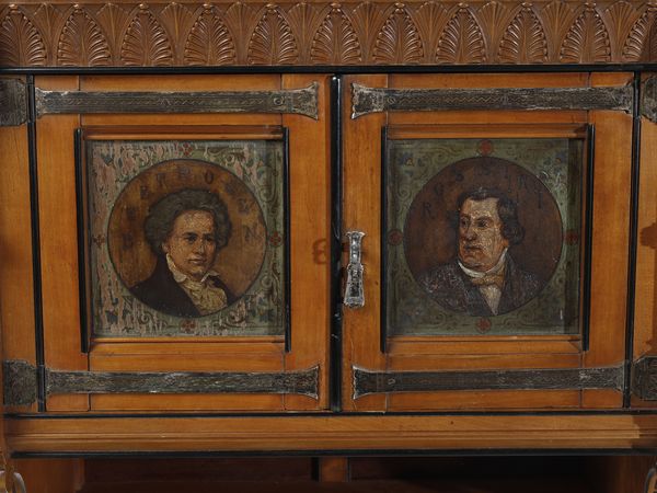 ISSEL ALBERTO (1848 - 1926) : attribuito. Piccolo stipo pensile con fronti decorati con mezzi busti di Mozart, Beethoven, Rossini e Mendelssohn  - Asta Asta 523 | DESIGN E ARTI DECORATIVE DEL NOVECENTO Tradizionale - Associazione Nazionale - Case d'Asta italiane