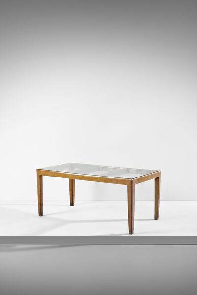 BORSANI OSVALDO (1911 - 1985) : Tavolo con piano tripartito a doppia cassa decorato da modanature, esecuzione Arredamenti Borsani Varedo  - Asta Asta 523 | DESIGN E ARTI DECORATIVE DEL NOVECENTO Tradizionale - Associazione Nazionale - Case d'Asta italiane