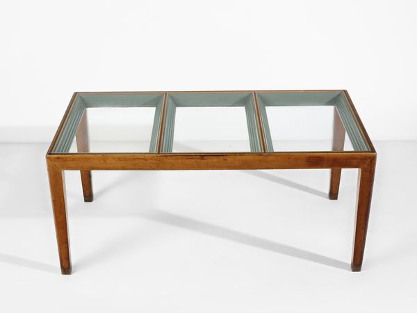 BORSANI OSVALDO (1911 - 1985) : Tavolo con piano tripartito a doppia cassa decorato da modanature, esecuzione Arredamenti Borsani Varedo  - Asta Asta 523 | DESIGN E ARTI DECORATIVE DEL NOVECENTO Tradizionale - Associazione Nazionale - Case d'Asta italiane
