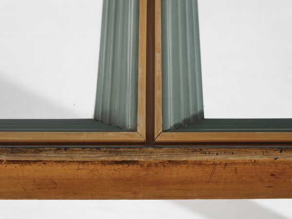 BORSANI OSVALDO (1911 - 1985) : Tavolo con piano tripartito a doppia cassa decorato da modanature, esecuzione Arredamenti Borsani Varedo  - Asta Asta 523 | DESIGN E ARTI DECORATIVE DEL NOVECENTO Tradizionale - Associazione Nazionale - Case d'Asta italiane