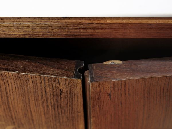 BUFFA PAOLO (1903 - 1970) : Credenza a due ante con fronti intarsiati con motivi naturalistici, esecuzione Serafino Arrighi, Cant  - Asta Asta 523 | DESIGN E ARTI DECORATIVE DEL NOVECENTO Tradizionale - Associazione Nazionale - Case d'Asta italiane