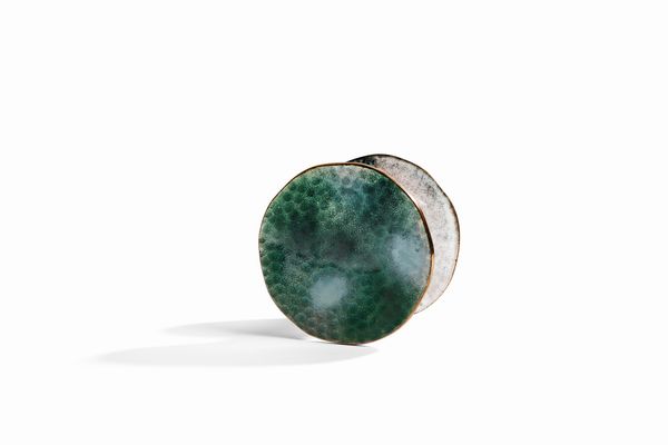 DE POLI PAOLO (1905 - 1996) : Coppia di maniglioni a disco mod. 1360/4 per VIS, Padova  - Asta Asta 523 | DESIGN E ARTI DECORATIVE DEL NOVECENTO Tradizionale - Associazione Nazionale - Case d'Asta italiane