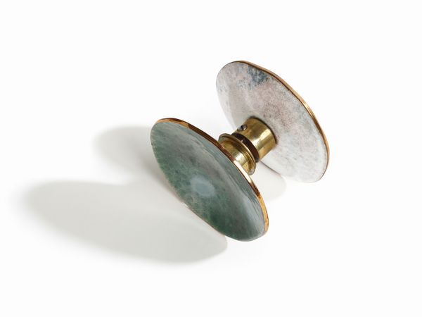 DE POLI PAOLO (1905 - 1996) : Coppia di maniglioni a disco mod. 1360/4 per VIS, Padova  - Asta Asta 523 | DESIGN E ARTI DECORATIVE DEL NOVECENTO Tradizionale - Associazione Nazionale - Case d'Asta italiane