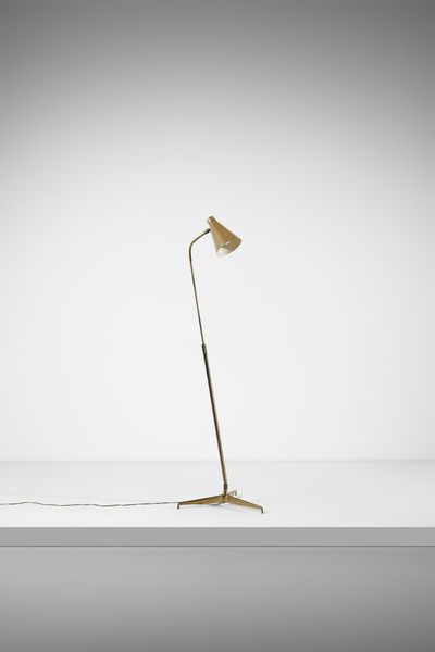 OSTUNI ANGELO (1904 - 1981) : Lampada da terra estensibile e orientabile mod. 301 per O-Luce, Milano  - Asta Asta 523 | DESIGN E ARTI DECORATIVE DEL NOVECENTO Tradizionale - Associazione Nazionale - Case d'Asta italiane