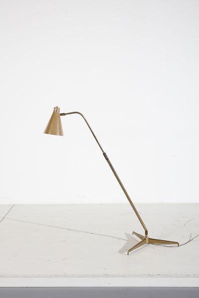 OSTUNI ANGELO (1904 - 1981) : Lampada da terra estensibile e orientabile mod. 301 per O-Luce, Milano  - Asta Asta 523 | DESIGN E ARTI DECORATIVE DEL NOVECENTO Tradizionale - Associazione Nazionale - Case d'Asta italiane