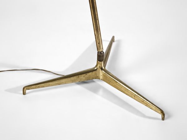 OSTUNI ANGELO (1904 - 1981) : Lampada da terra estensibile e orientabile mod. 301 per O-Luce, Milano  - Asta Asta 523 | DESIGN E ARTI DECORATIVE DEL NOVECENTO Tradizionale - Associazione Nazionale - Case d'Asta italiane
