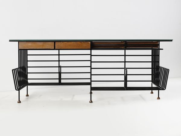 FERRABINI GIOVANNI (1909 - 1969) : Grande scrivania da centro con quattro cassetti, piani di appoggio e vani portariviste  - Asta Asta 523 | DESIGN E ARTI DECORATIVE DEL NOVECENTO Tradizionale - Associazione Nazionale - Case d'Asta italiane