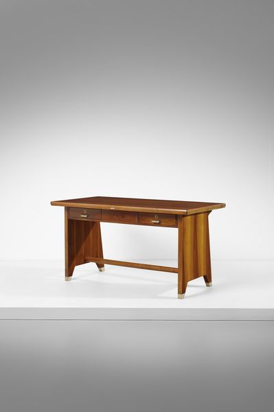 PONTI GIO (1891 - 1979) : Scrivania da centro a due cassetti sottopiano, esecuzione Cooperativa Falegnami Reggio Emilia, Italia  - Asta Asta 523 | DESIGN E ARTI DECORATIVE DEL NOVECENTO Tradizionale - Associazione Nazionale - Case d'Asta italiane