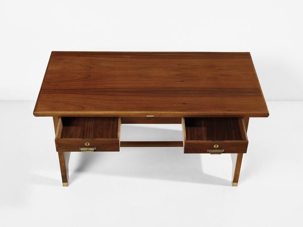 PONTI GIO (1891 - 1979) : Scrivania da centro a due cassetti sottopiano, esecuzione Cooperativa Falegnami Reggio Emilia, Italia  - Asta Asta 523 | DESIGN E ARTI DECORATIVE DEL NOVECENTO Tradizionale - Associazione Nazionale - Case d'Asta italiane